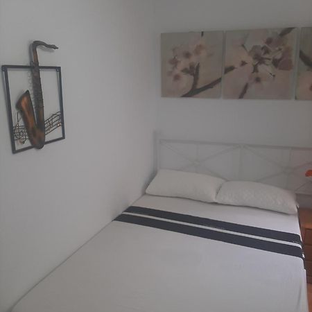 Alquiler Habitacion- Descanso Sabadell - Bano Compartido Exterior foto
